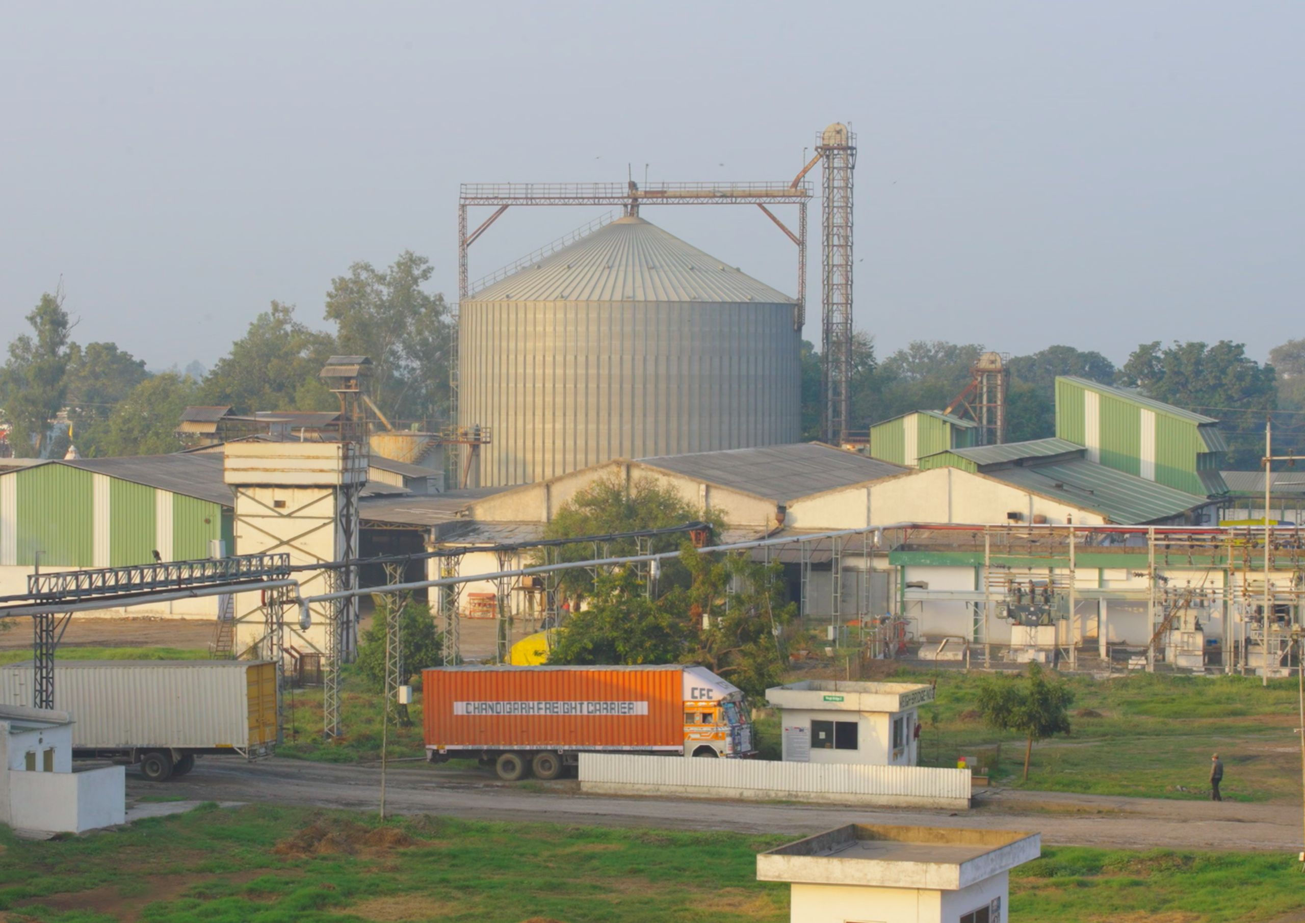Soya manufacturing plant India - Large scale storage silos
